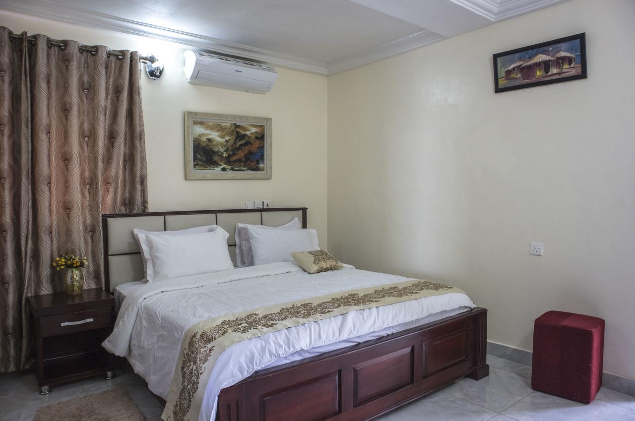 Villa Angelia Hotel Accra Bagian luar foto