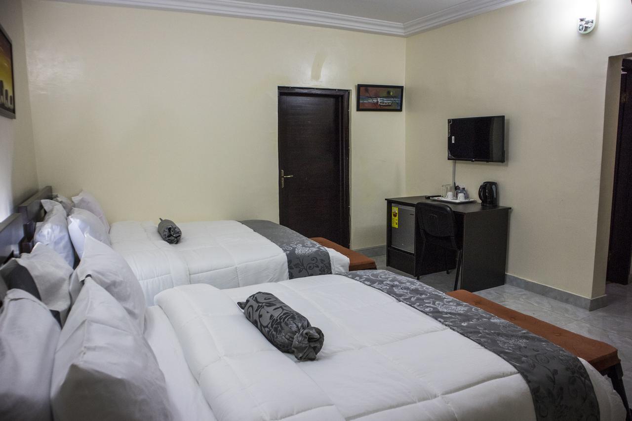 Villa Angelia Hotel Accra Bagian luar foto